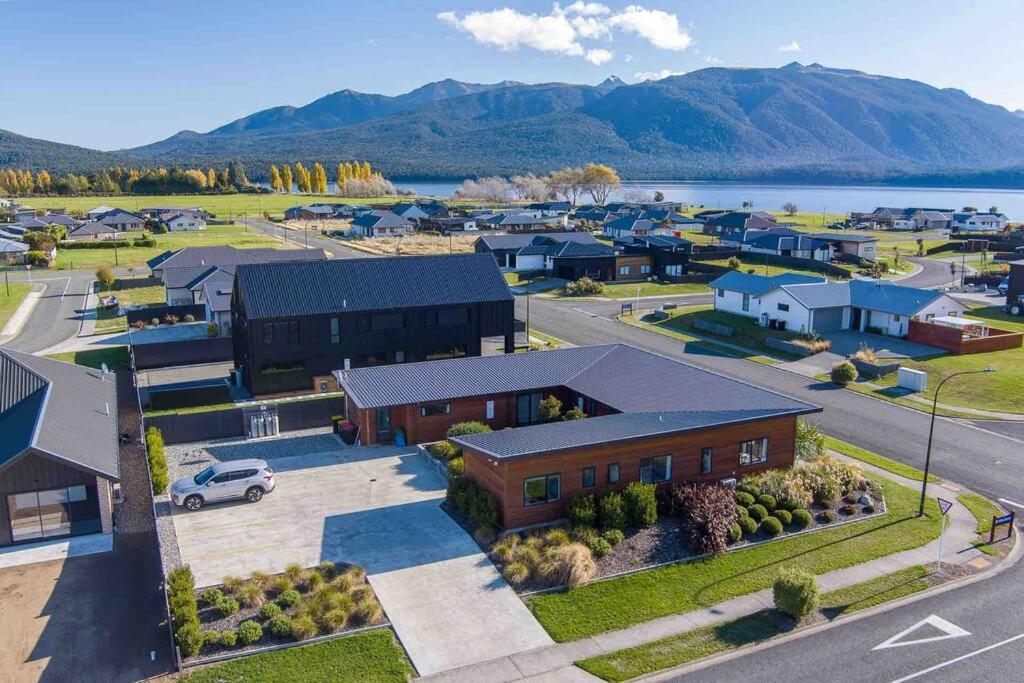 Great Views From New 2 Bedroom Apartment Te Anau Exterior foto