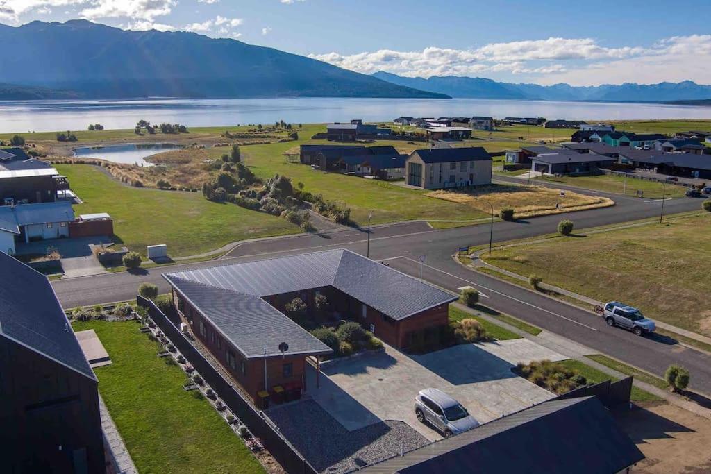 Great Views From New 2 Bedroom Apartment Te Anau Exterior foto